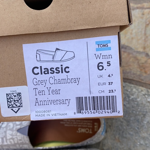 Toms Grey Chambray Ten Year Anniversary - Picture 5 of 12